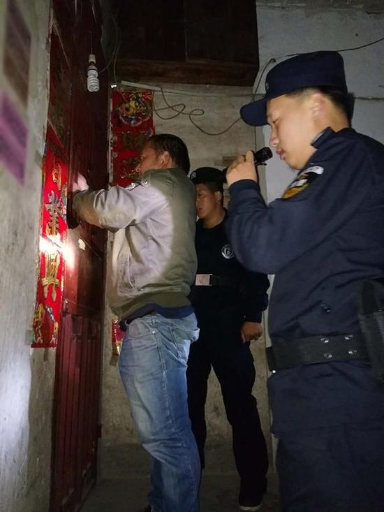 长沙粗心妈妈误将幼女锁家中 