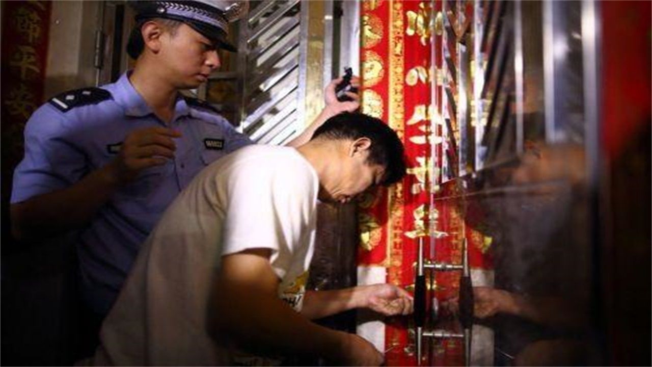 长沙请开锁师傅开了锁后，师傅